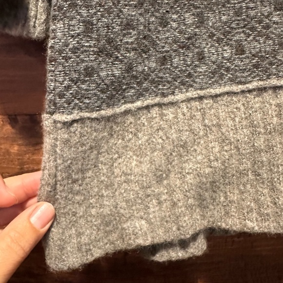 Eddie Bauer Women's Sweater V- Neck Brown and Grey Merino Wool Size Medium (#31) - Picture 5 of 7